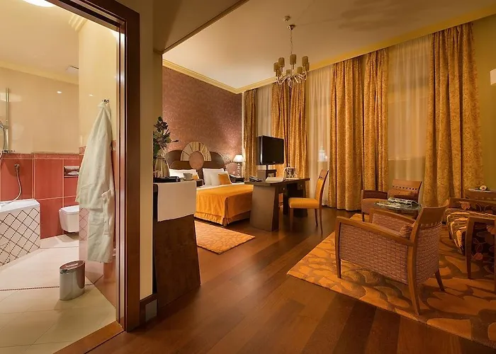 Отель Grandhotel Zvon 4*